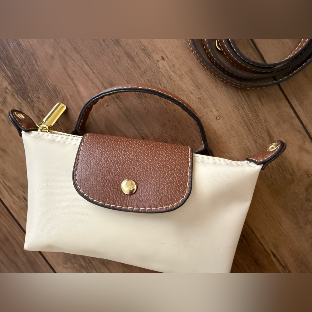 Women Pretty Bag - Picture 4 of 7